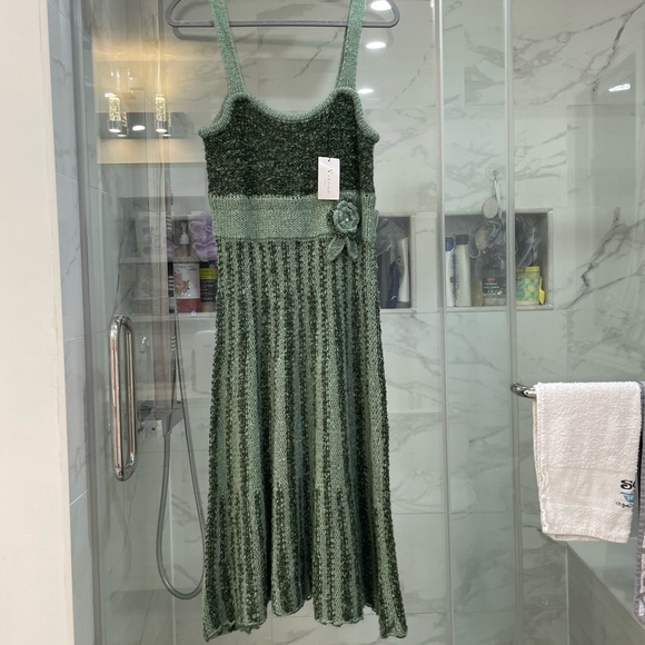 NWT Green VERTIGO Dress - Picture 1 of 4